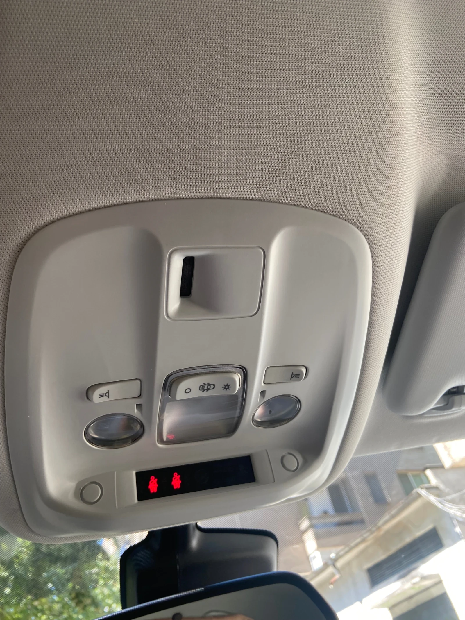 Peugeot 208  - изображение 10