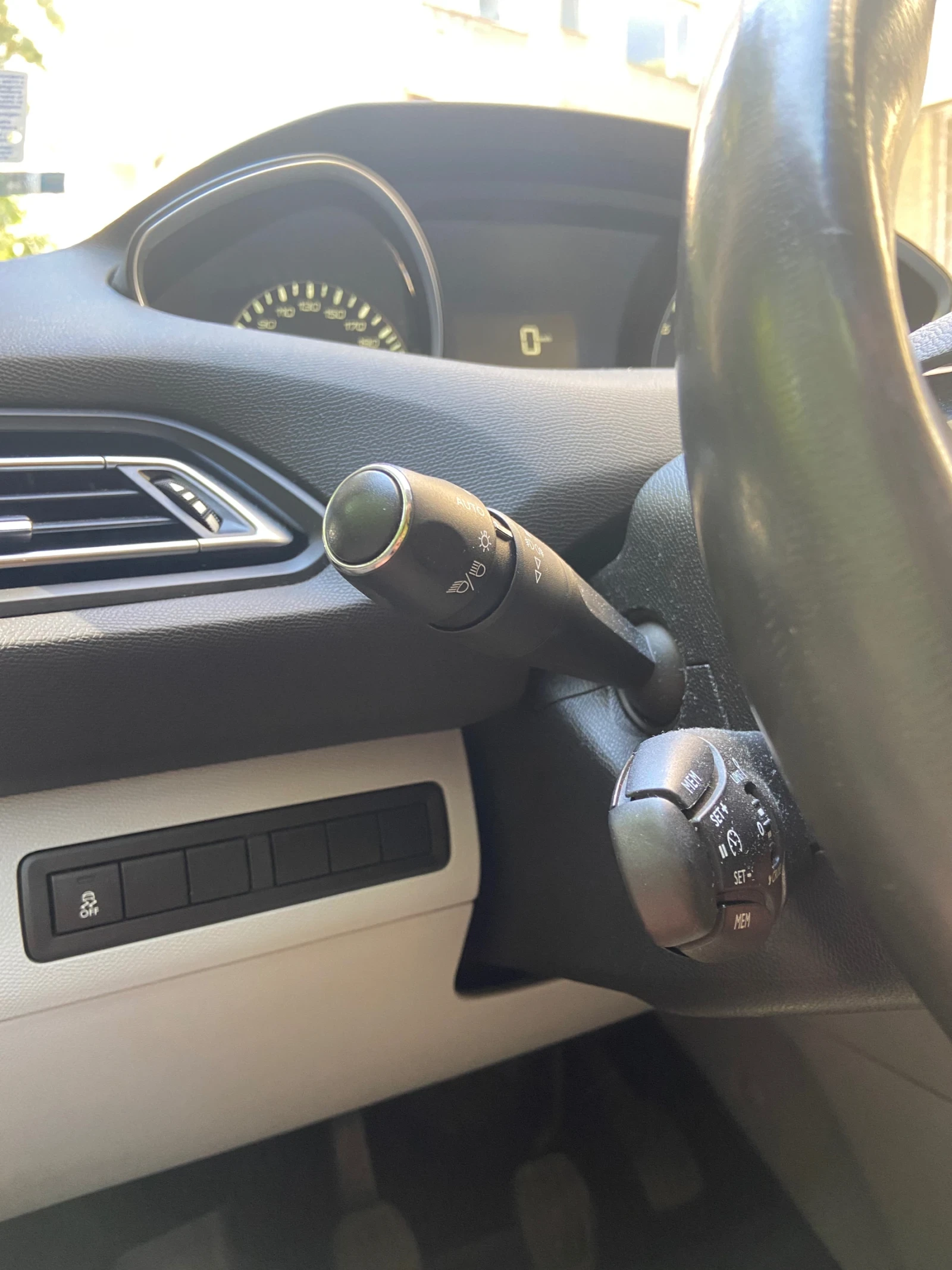 Peugeot 208  - изображение 8