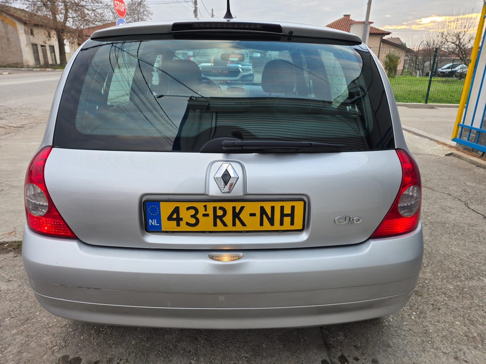 Renault Clio 1.2i Realni KL - изображение 6