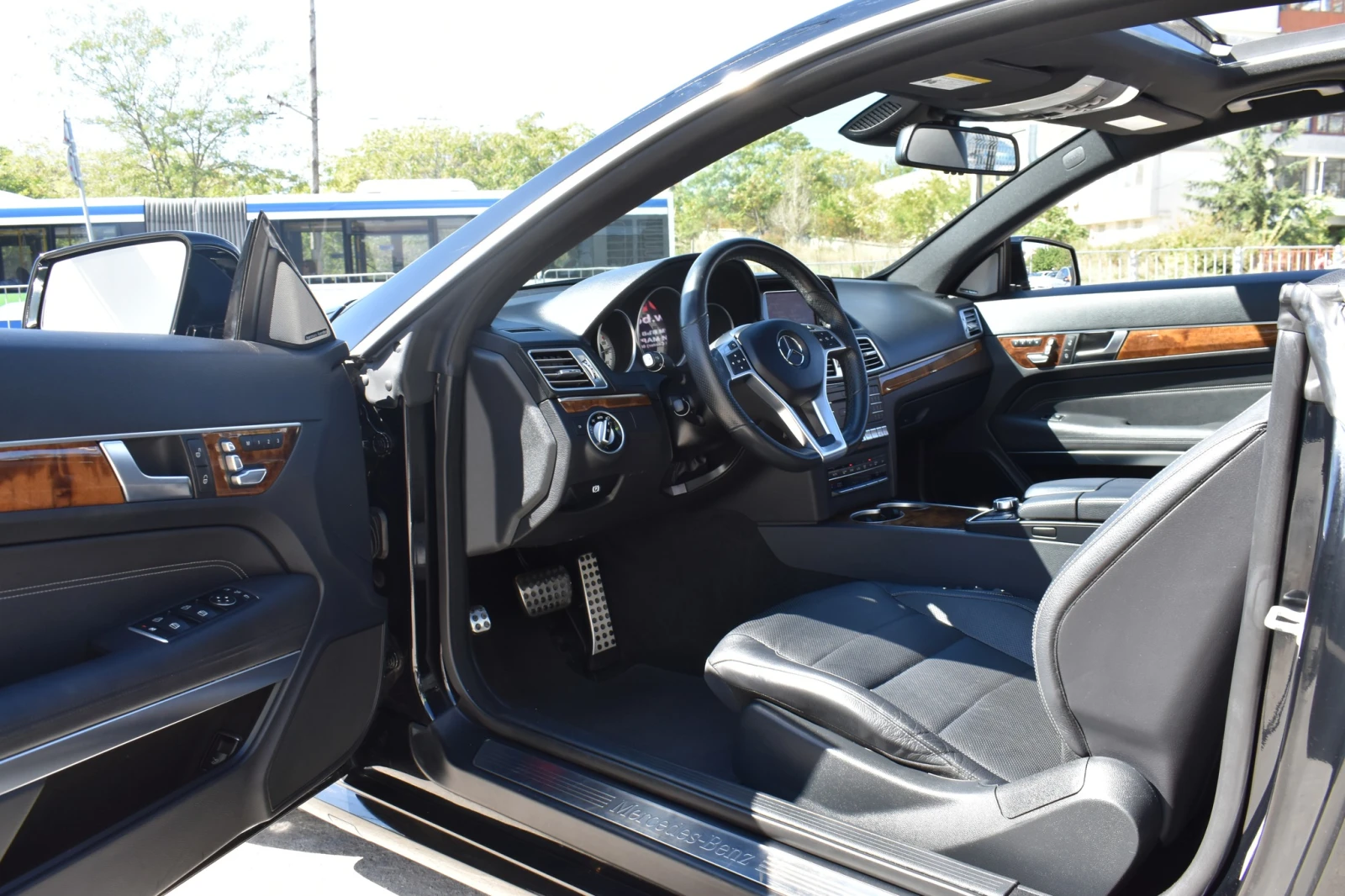 Mercedes-Benz E 400 333H.P UNIQUE* PANORAMA* HARMAN* LINE ASSIST* FRON | Mobile.bg � ����������� 10