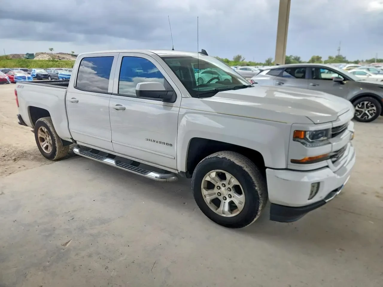 Chevrolet Silverado K1500 LT, снимка 2 - Автомобили и джипове - 54602813