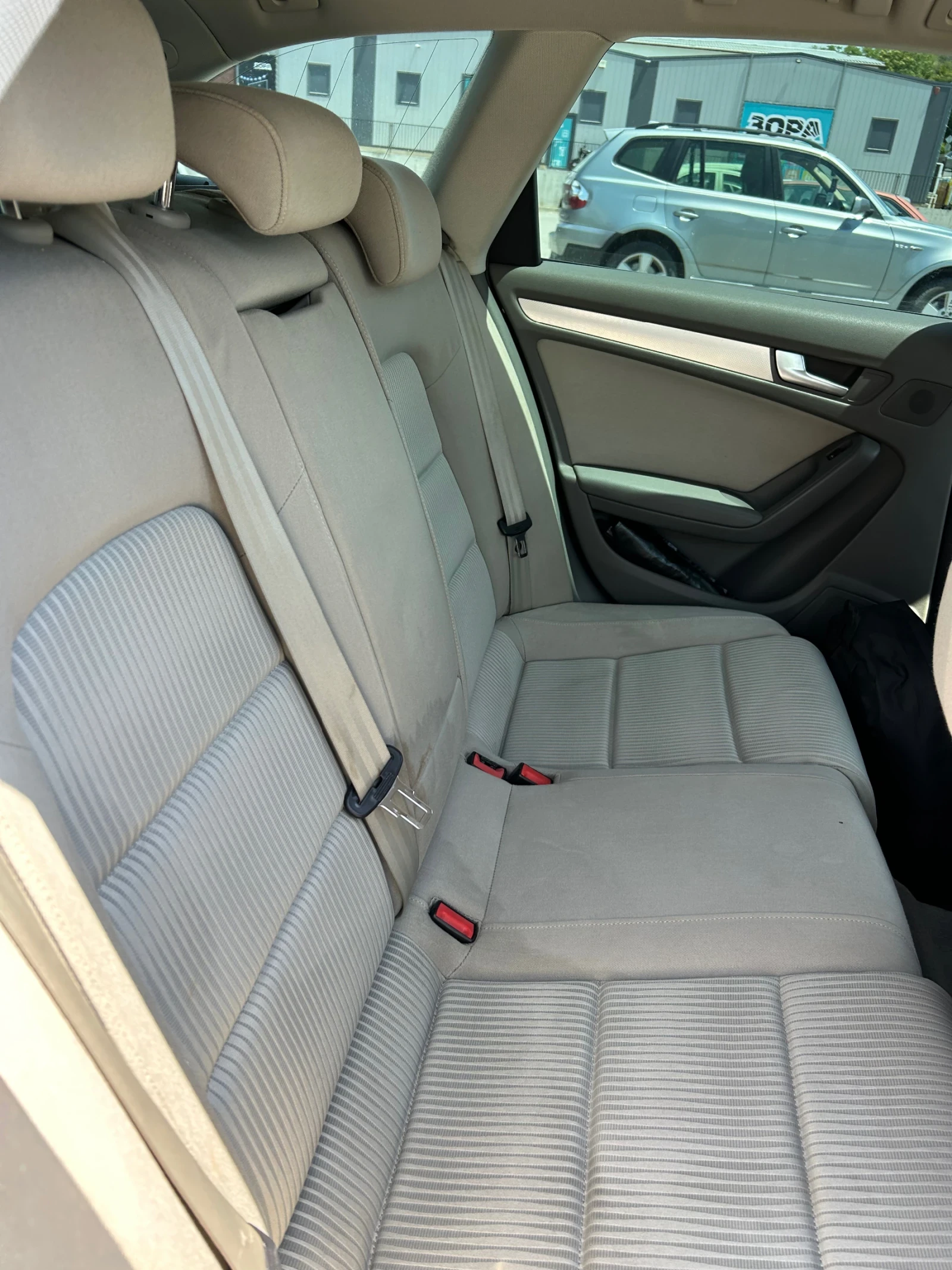 Audi A4 1.8T АВТОМАТИК, снимка 11 - Автомобили и джипове - 54743632
