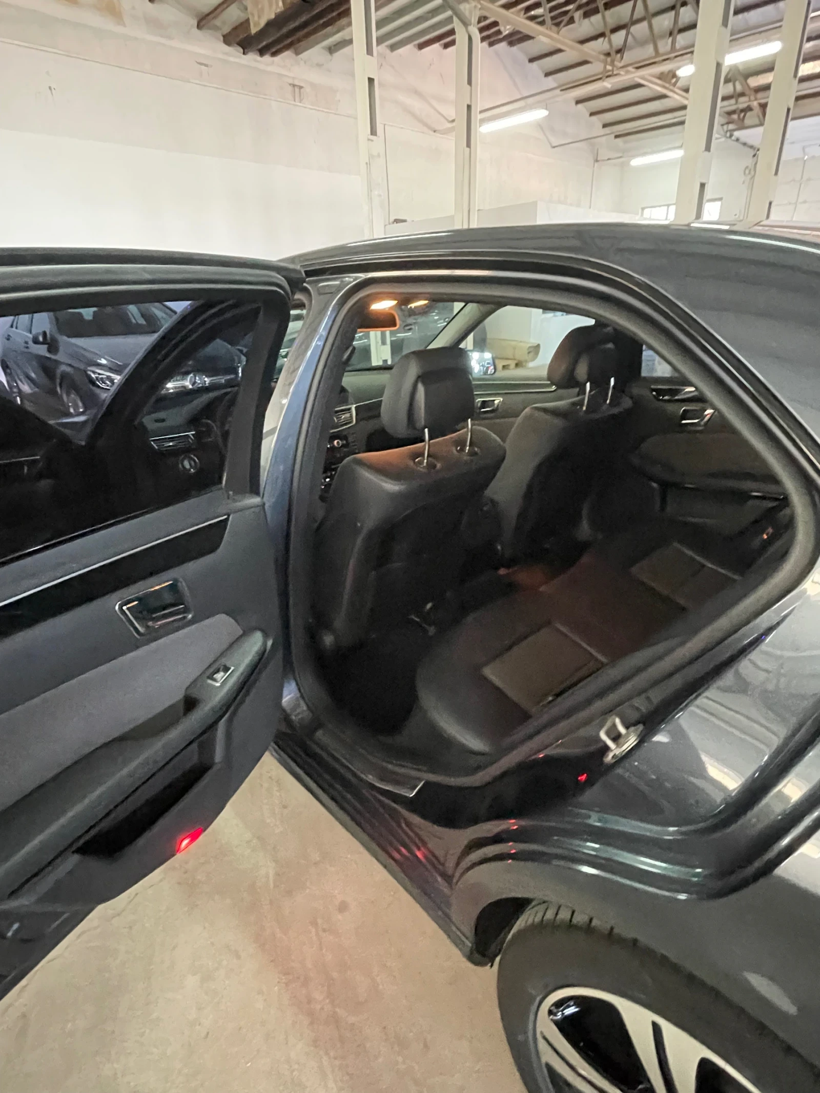 Mercedes-Benz E 350 CDI/Дистроник/подгрев/парктр/ОБСЛУЖЕНА/ГАРАНЦИЯ!!!, снимка 17 - Автомобили и джипове - 55501080
