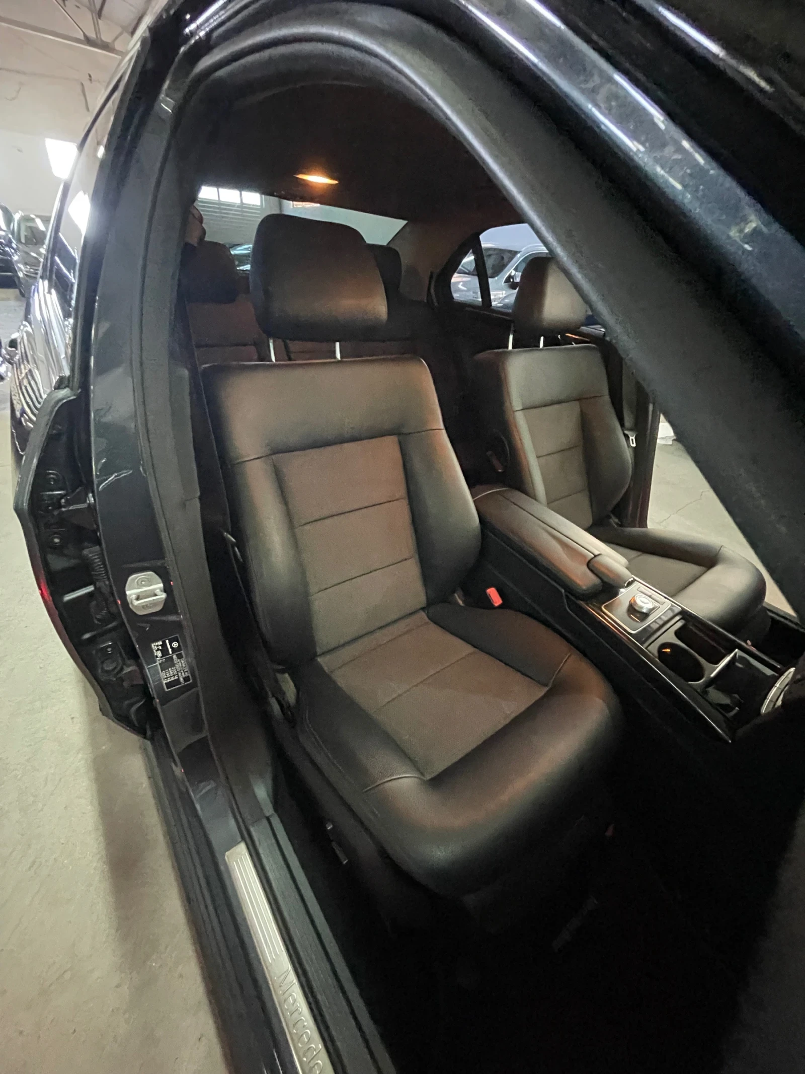 Mercedes-Benz E 350 CDI/Дистроник/подгрев/парктр/ОБСЛУЖЕНА/ГАРАНЦИЯ!!!, снимка 13 - Автомобили и джипове - 55501080