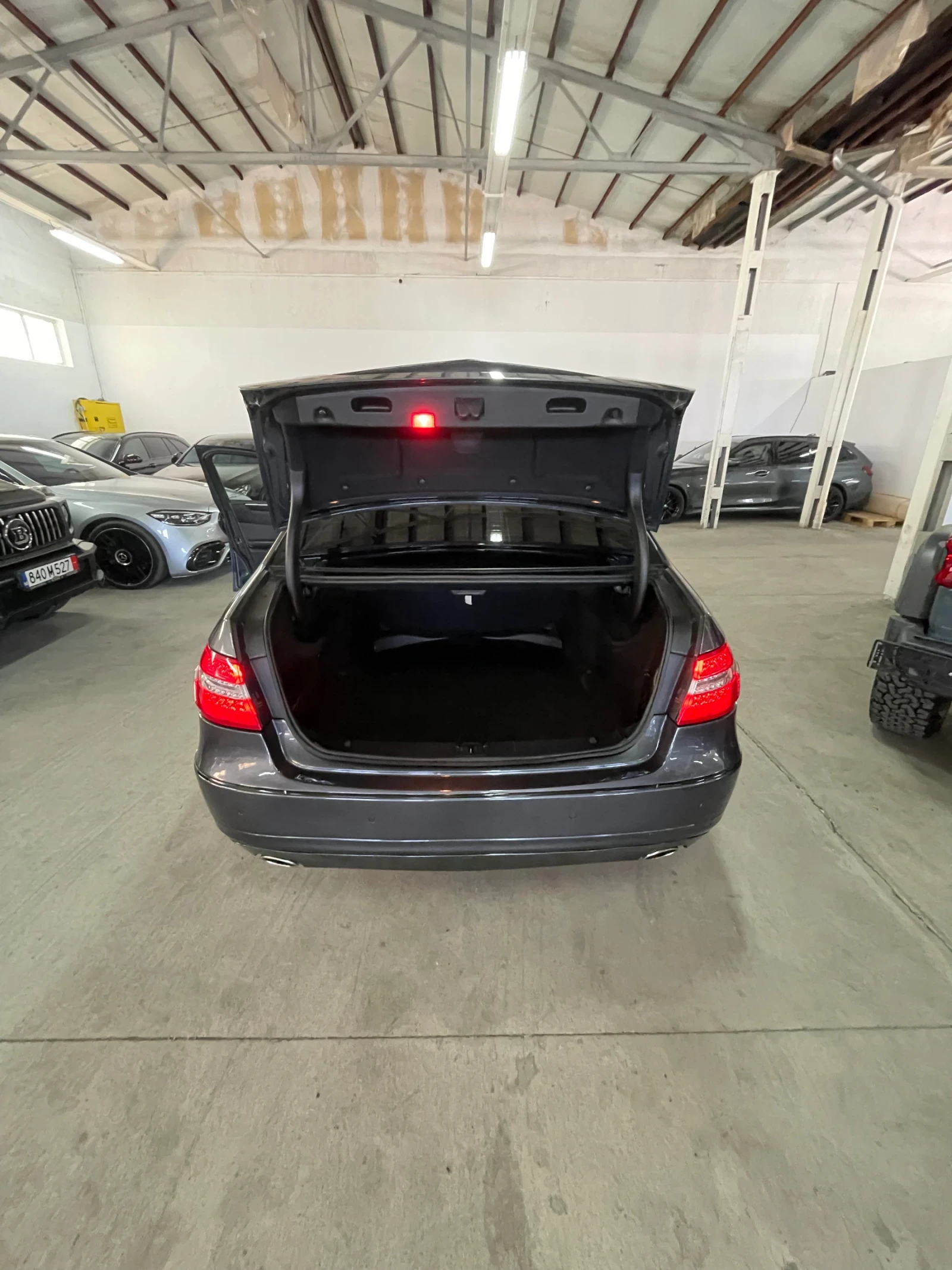 Mercedes-Benz E 350 CDI/Дистроник/подгрев/парктр/ОБСЛУЖЕНА/ГАРАНЦИЯ!!!, снимка 14 - Автомобили и джипове - 55501080