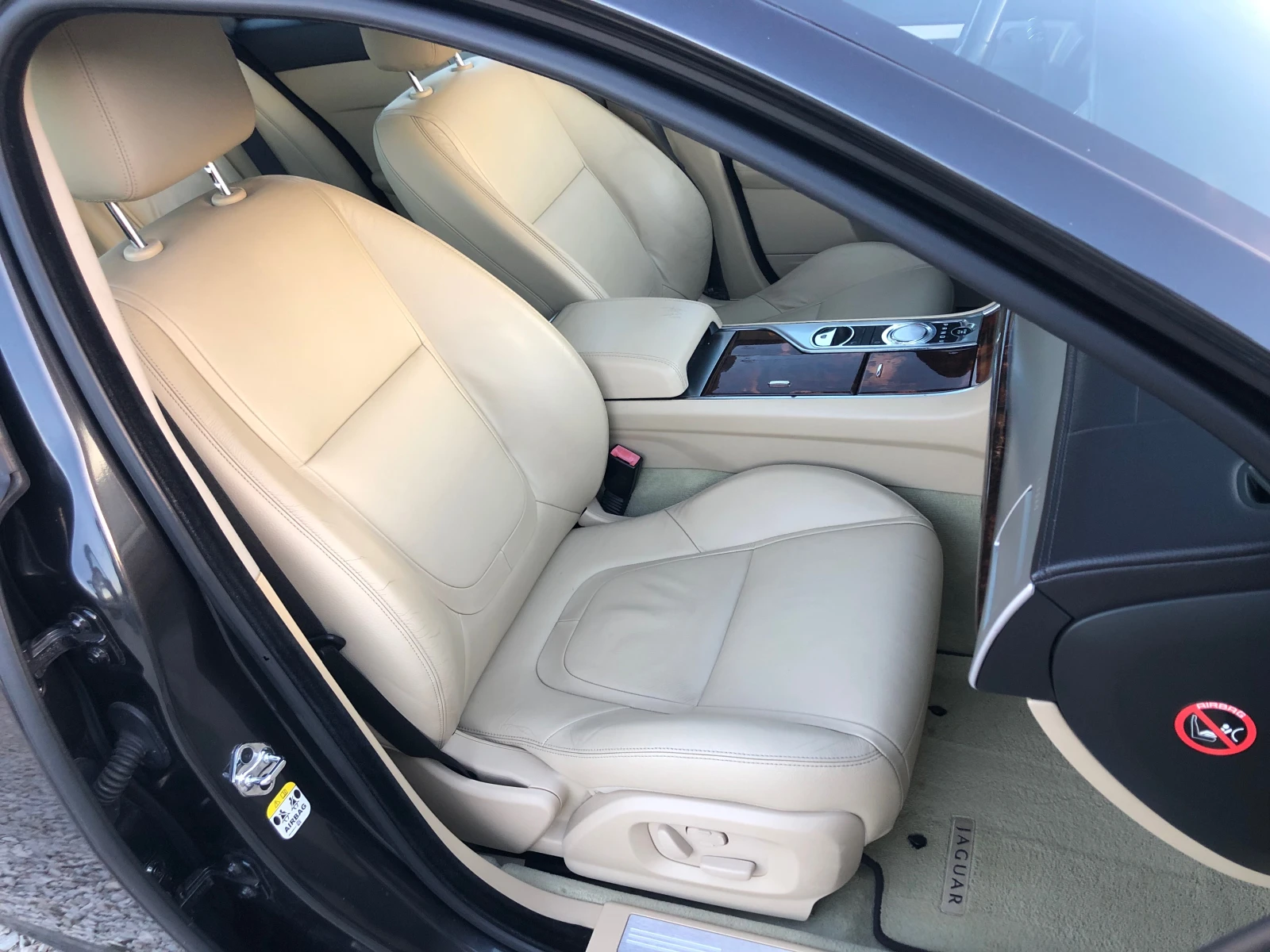 Jaguar Xf 3.0D ШВЕЙЦАРИЯ, снимка 13 - Автомобили и джипове - 56364586