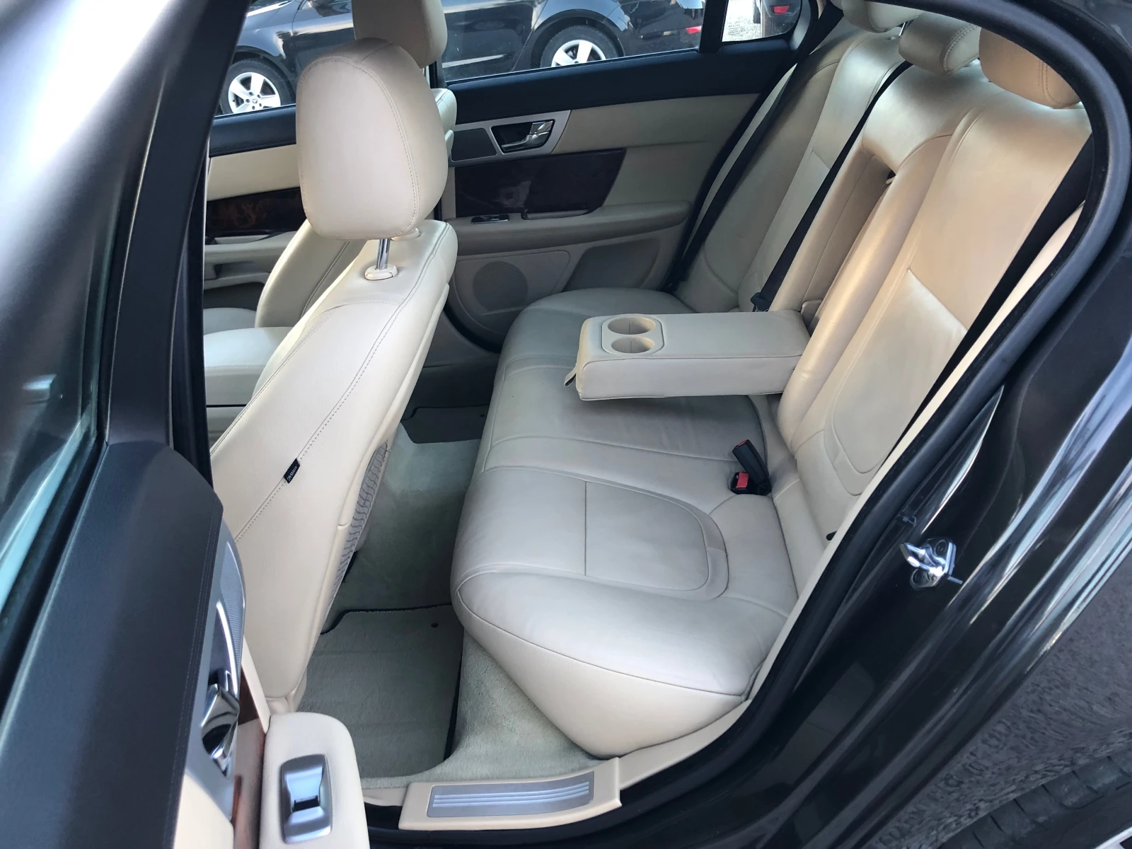 Jaguar Xf 3.0D ШВЕЙЦАРИЯ, снимка 15 - Автомобили и джипове - 56364586