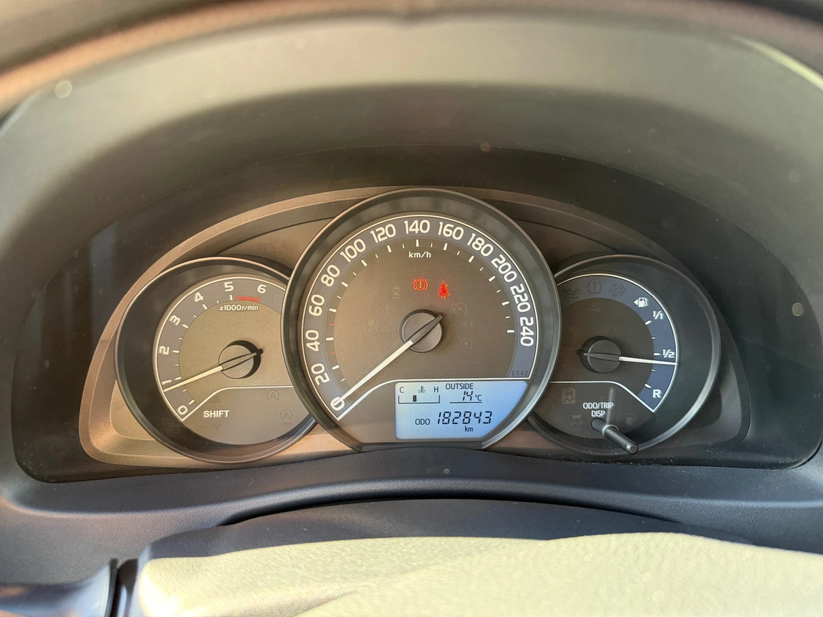 Toyota Auris, снимка 9 - Автомобили и джипове - 56370207