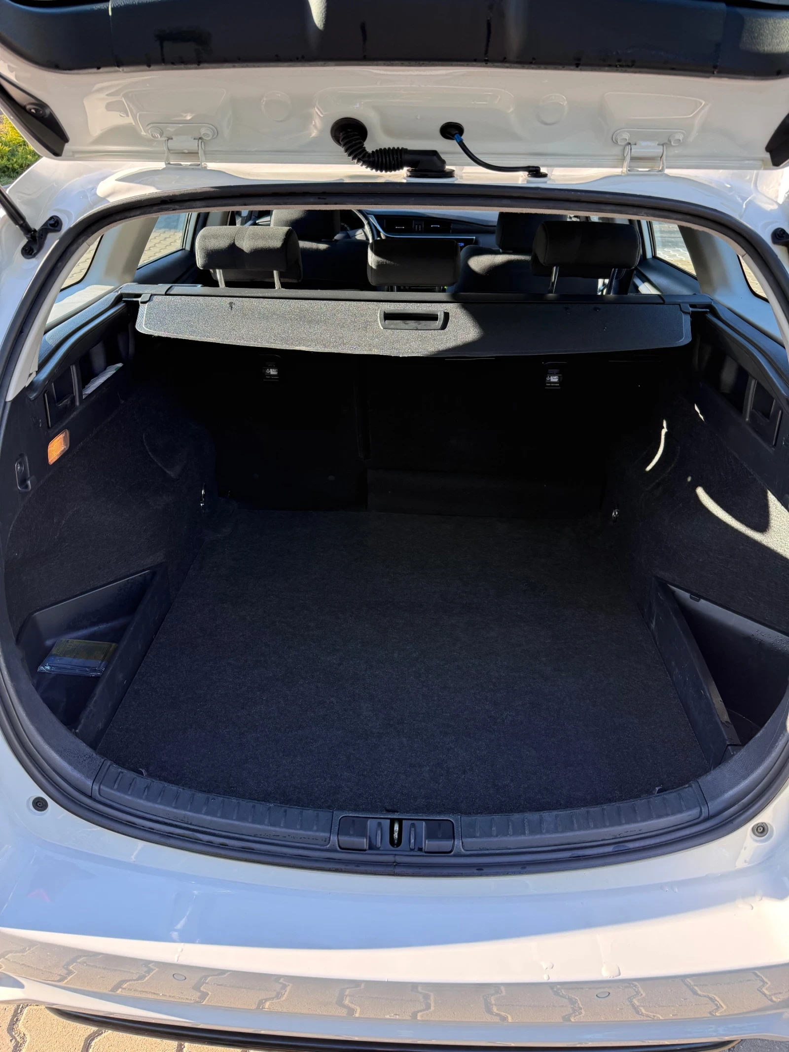 Toyota Auris, снимка 8 - Автомобили и джипове - 56370207