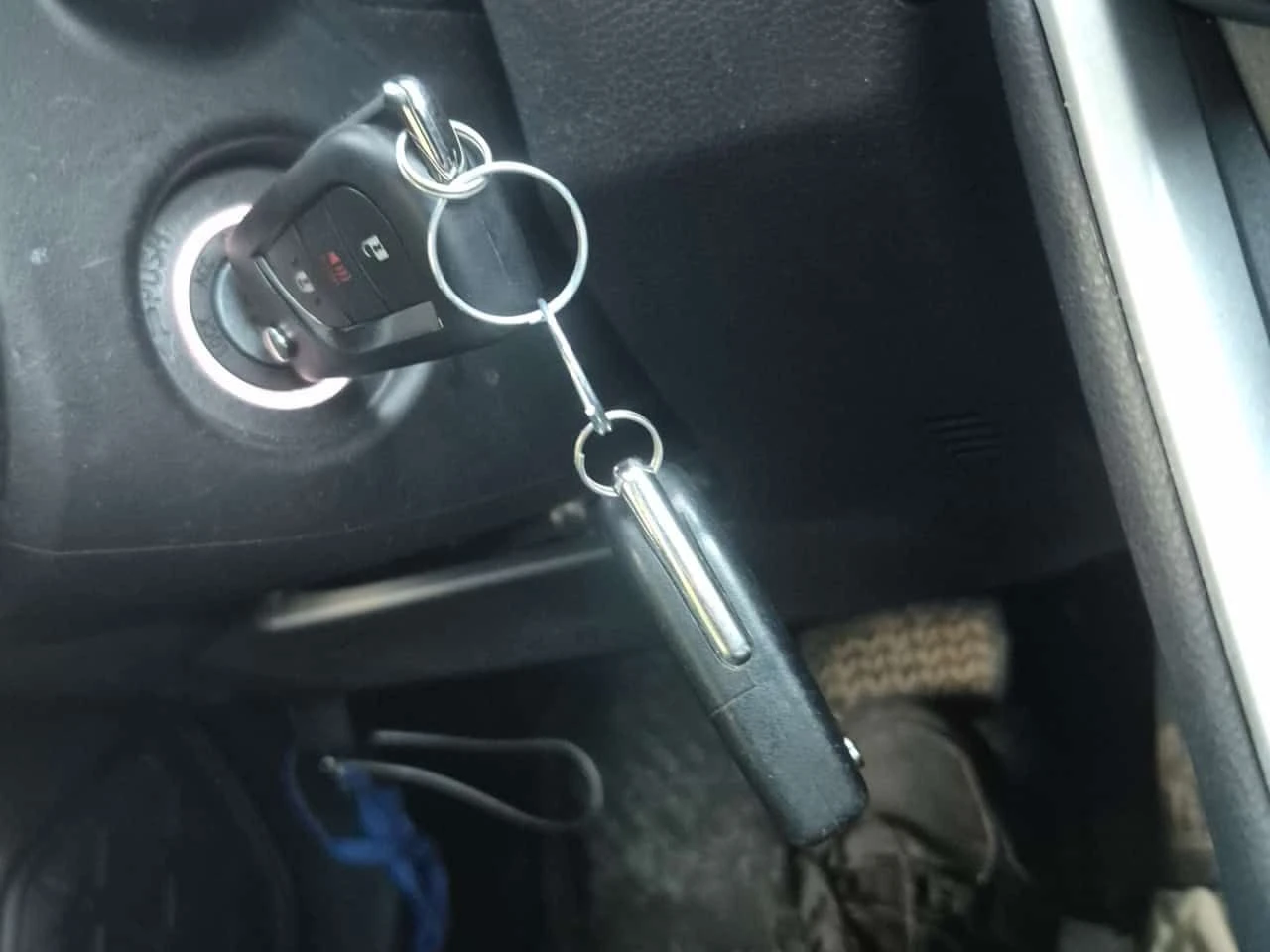 Toyota Rav4 * HYBRID LE * CARFAX * БЕЗ ПЪРВОНАЧАЛНА * , снимка 8 - Автомобили и джипове - 53819587