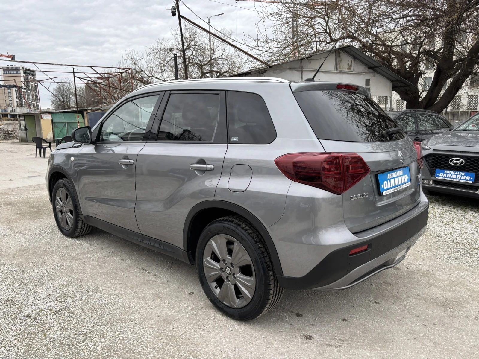 Suzuki Vitara Хибрид, снимка 3 - Автомобили и джипове - 54028605