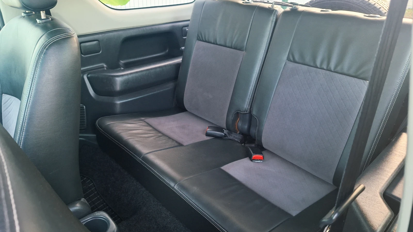 Suzuki Jimny 1.3i, снимка 11 - Автомобили и джипове - 55177735