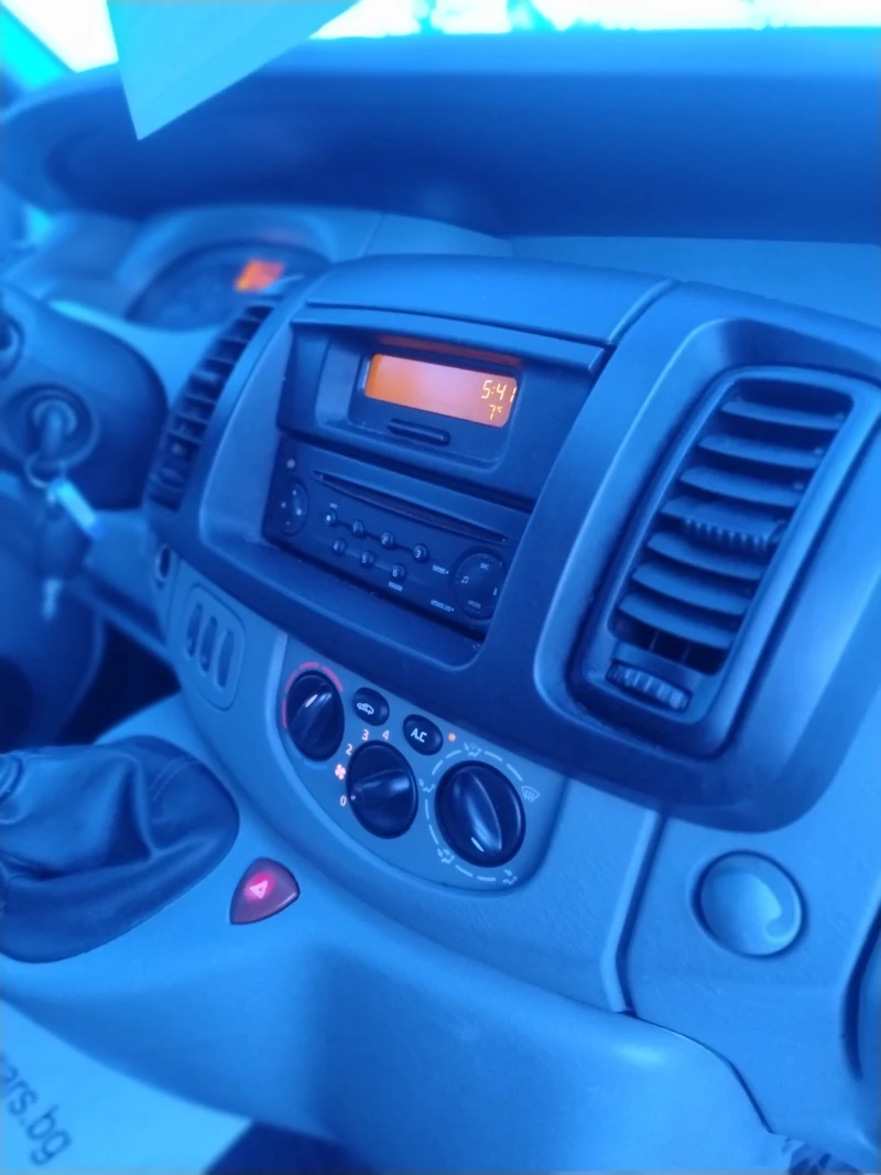 Renault Trafic 2.5CDTI-157000 km, снимка 8 - Бусове и автобуси - 52872005