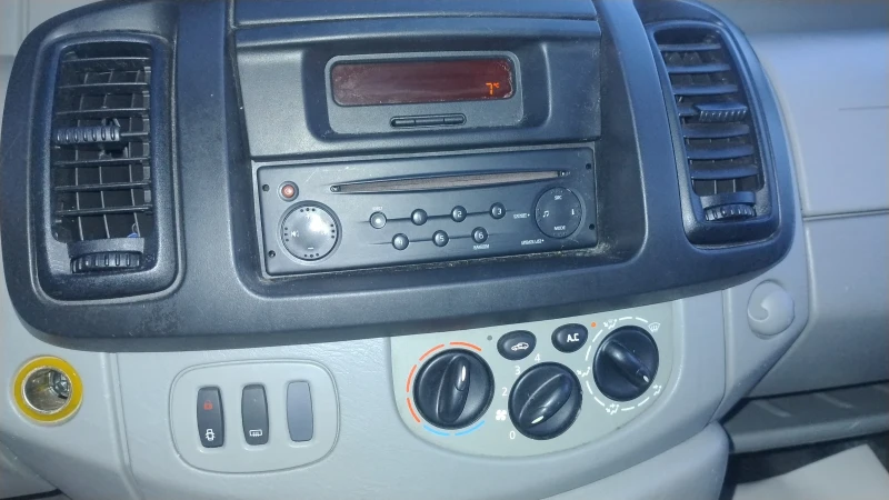 Renault Trafic 2.5CDTI-157000 km, снимка 13 - Бусове и автобуси - 52872005