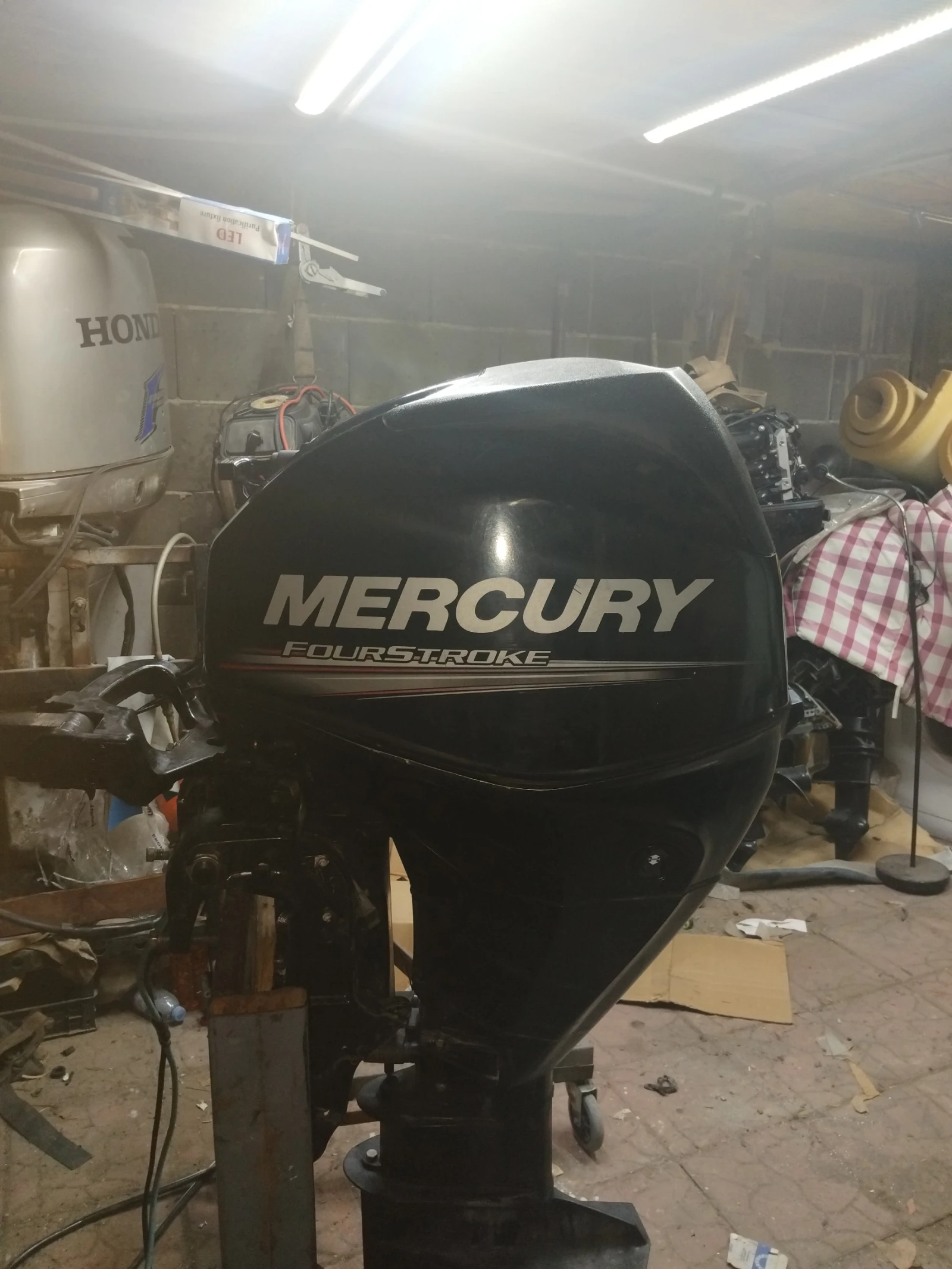 Извънбордов двигател Mercury 25 инжекцион  - изображение 4