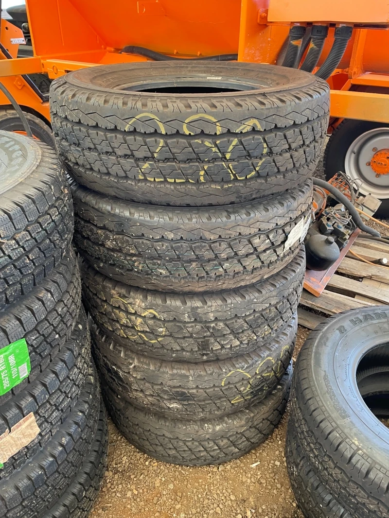 Гуми Всесезонни 225/70R15, снимка 2 - Гуми и джанти - 37285605