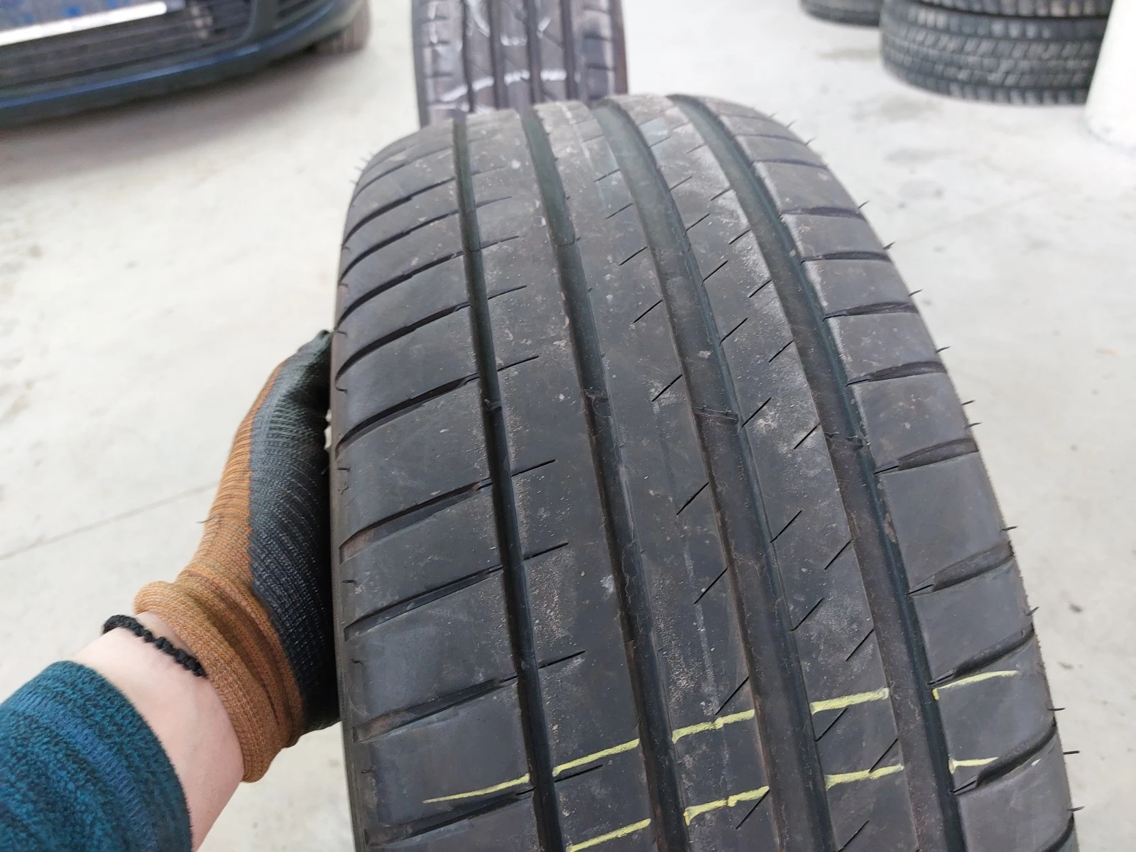 ���� 235/45R18 | Mobile.bg � ����������� 2
