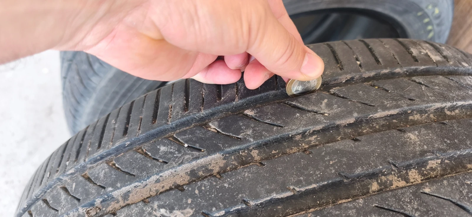 Гуми Летни 215/50R18, снимка 2 - Гуми и джанти - 55128548