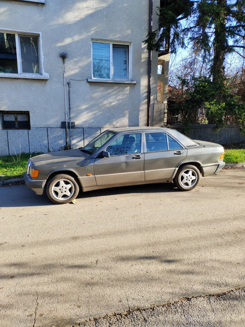 Mercedes-Benz 190, снимка 2 - Автомобили и джипове - 52645469