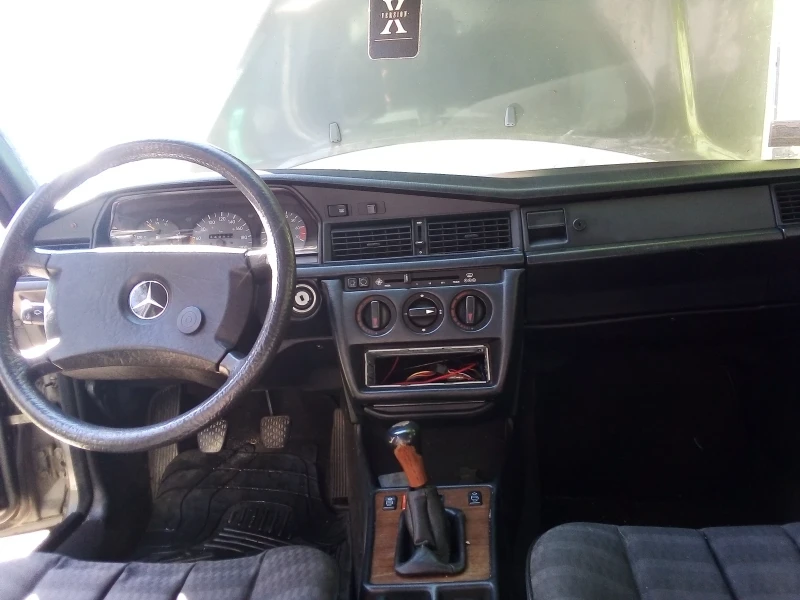 Mercedes-Benz 190, снимка 8 - Автомобили и джипове - 52645469