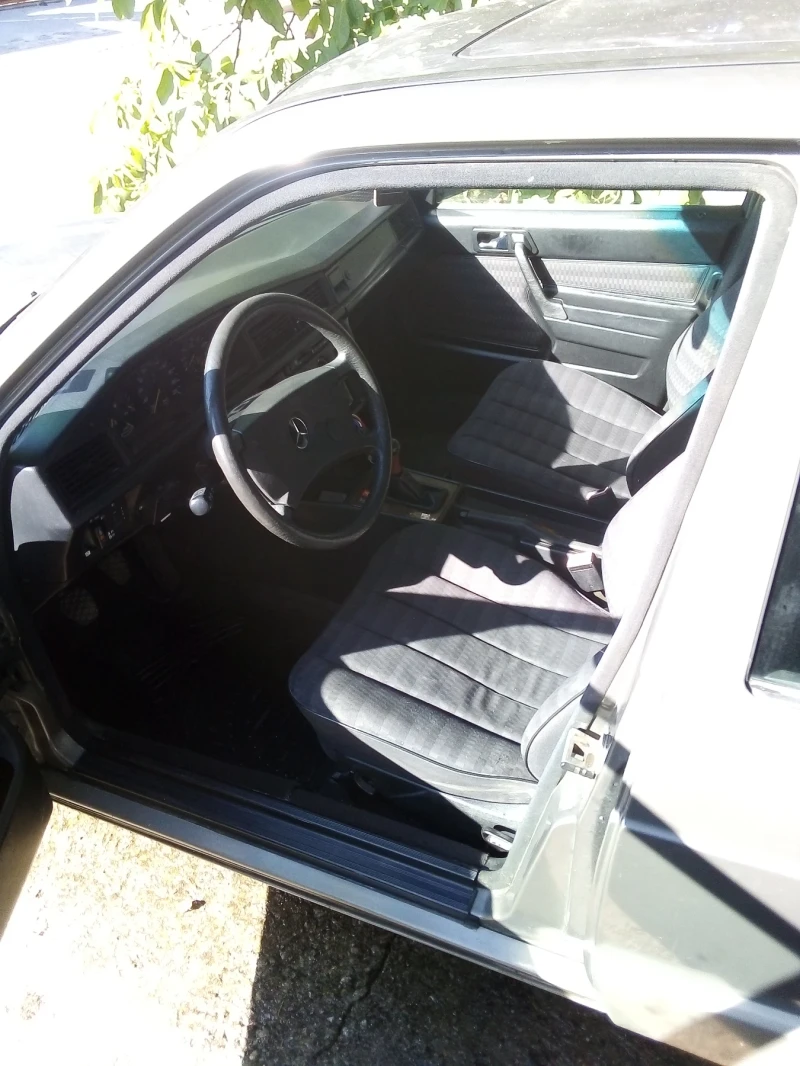 Mercedes-Benz 190, снимка 6 - Автомобили и джипове - 52645469