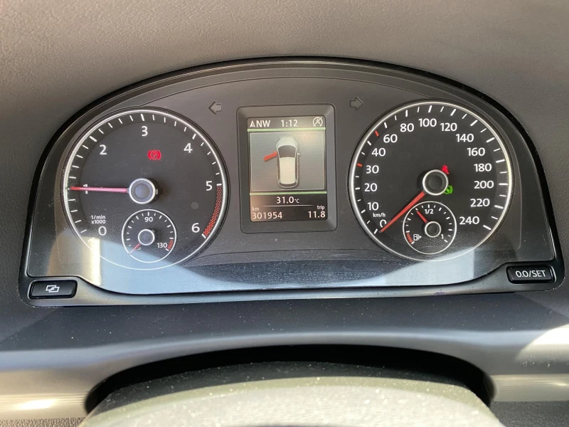 VW Touran 2.0 tdi, снимка 9 - Автомобили и джипове - 52877691