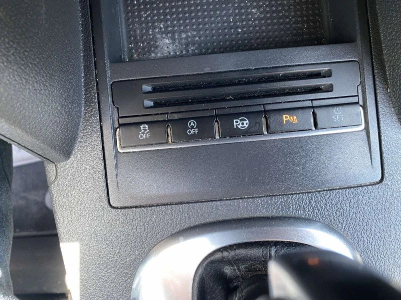 VW Touran 2.0 tdi, снимка 12 - Автомобили и джипове - 52877691