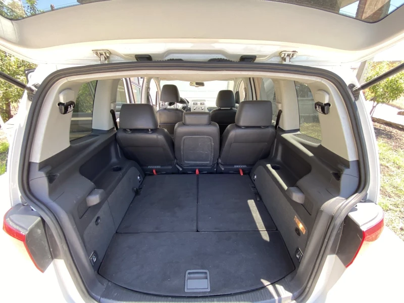 VW Touran 2.0 tdi, снимка 5 - Автомобили и джипове - 52877691