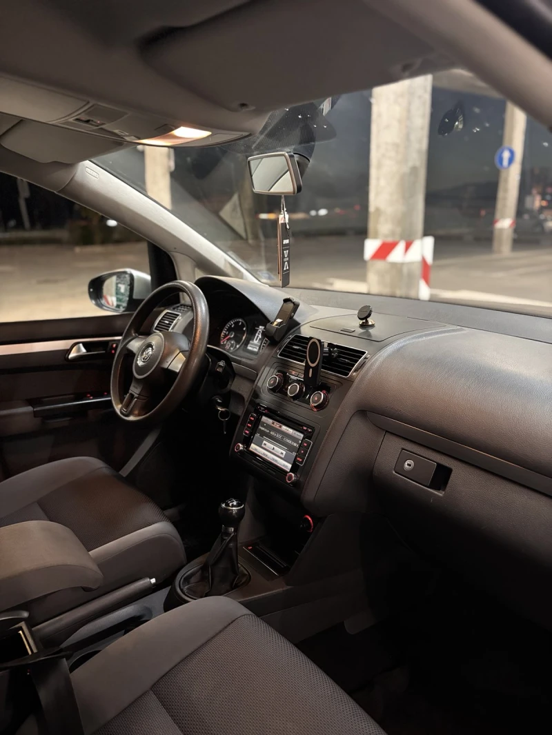 VW Touran VW Touran 1.6 diesel 2012 г., снимка 11 - Автомобили и джипове - 51979580