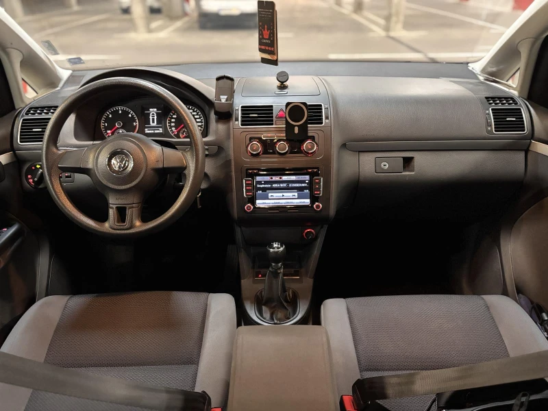 VW Touran VW Touran 1.6 diesel 2012 г., снимка 9 - Автомобили и джипове - 51979580