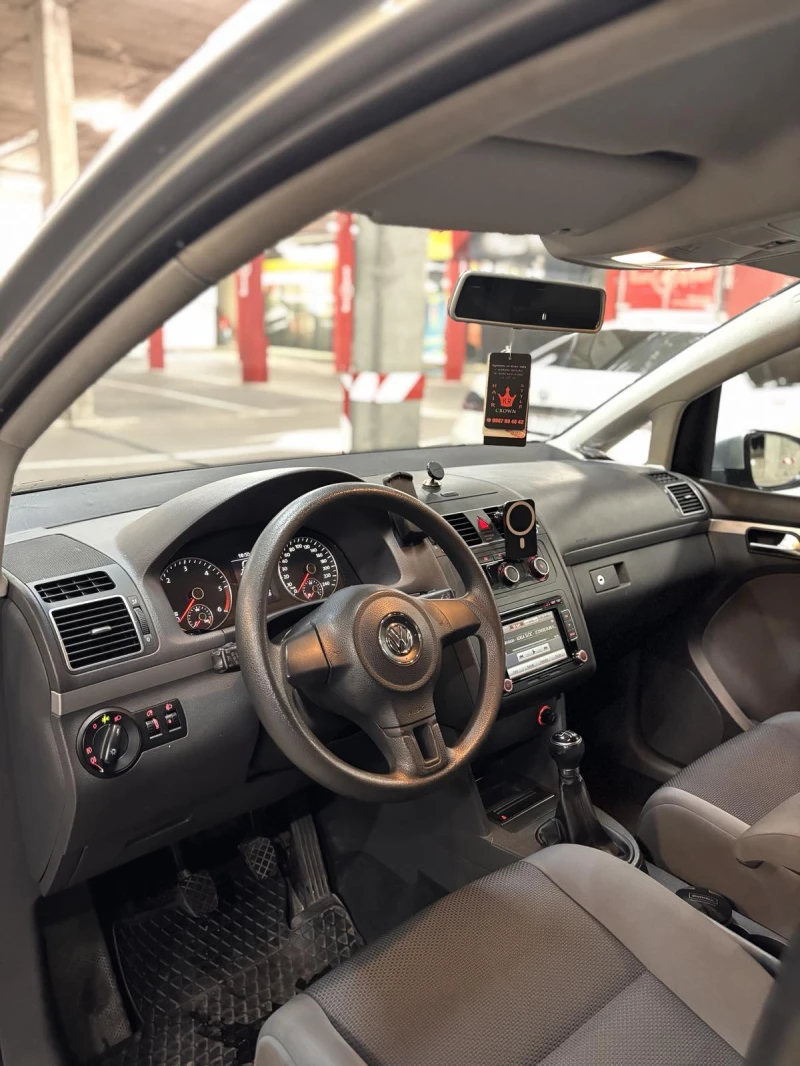 VW Touran VW Touran 1.6 diesel 2012 г., снимка 8 - Автомобили и джипове - 51979580