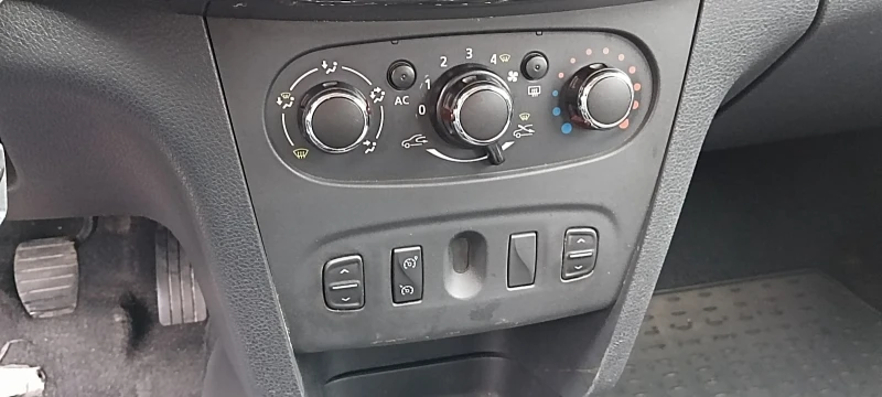 Dacia Sandero  0.9 TCe Turbo, снимка 9 - Автомобили и джипове - 52151107