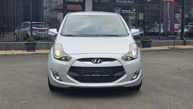 Hyundai Ix20 1.6i 6SP CH-СЕРВИЗНА ИСТ.-ТОП СЪСТ.-ЛИЗИНГ, снимка 2 - Автомобили и джипове - 52379238