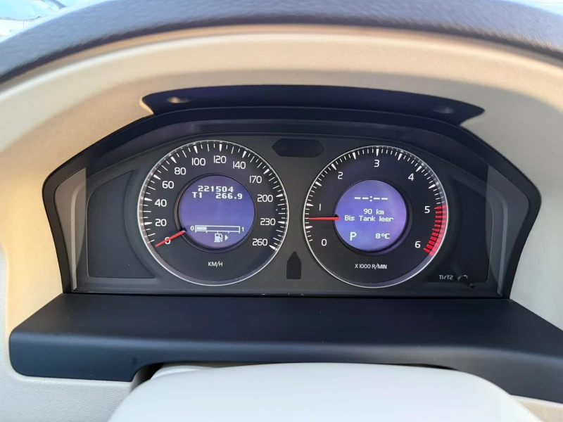 Volvo Xc70 2.4D5  163к.с  AWD Швейцария , снимка 12 - Автомобили и джипове - 52846868