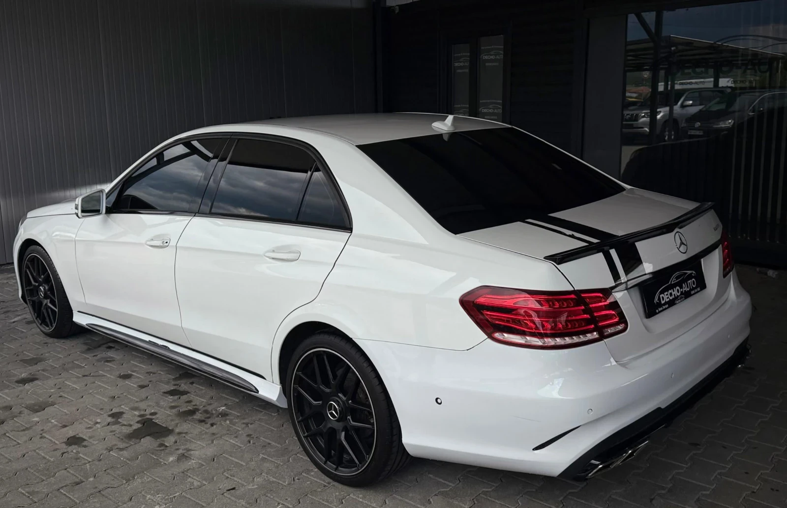 Mercedes-Benz E 350 6.3 AMG ПАКЕТ ТОП СЪСТОЯНИЕ - изображение 4