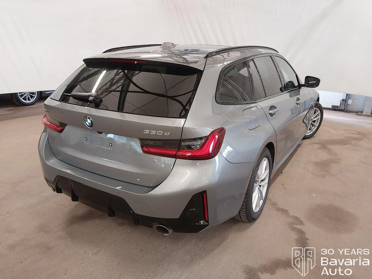BMW 330 d xDrive Touring M Sport Paket - изображение 3