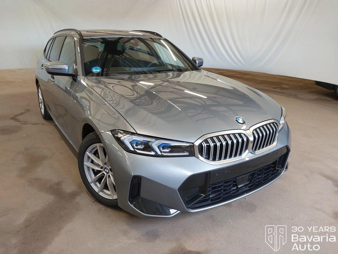 BMW 330 d xDrive Touring M Sport Paket - изображение 4