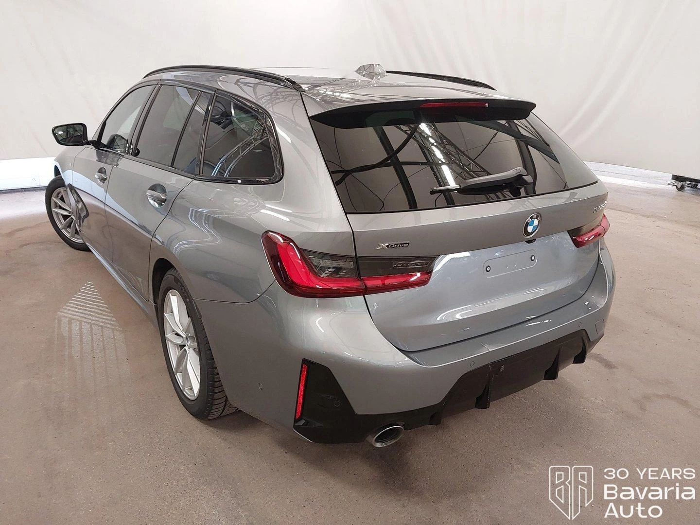 BMW 330 d xDrive Touring M Sport Paket - изображение 2