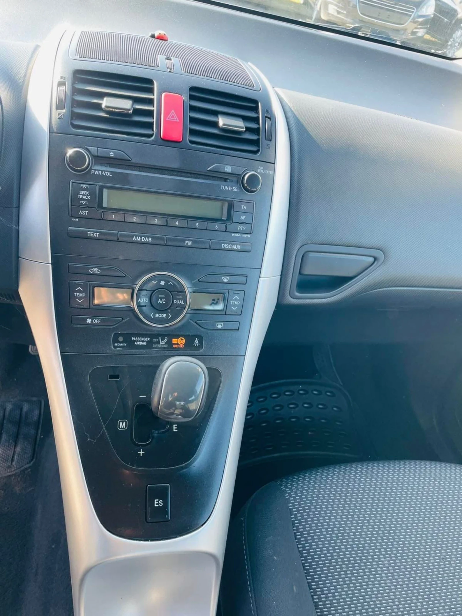 Toyota Auris 1.4D4D-АВТОМАТ КЛИМАТРОНИК, снимка 14 - Автомобили и джипове - 53853012