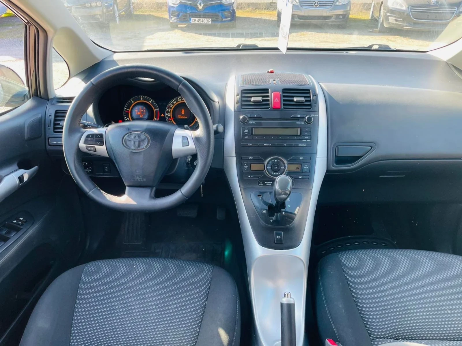 Toyota Auris 1.4D4D-АВТОМАТ КЛИМАТРОНИК, снимка 13 - Автомобили и джипове - 53853012