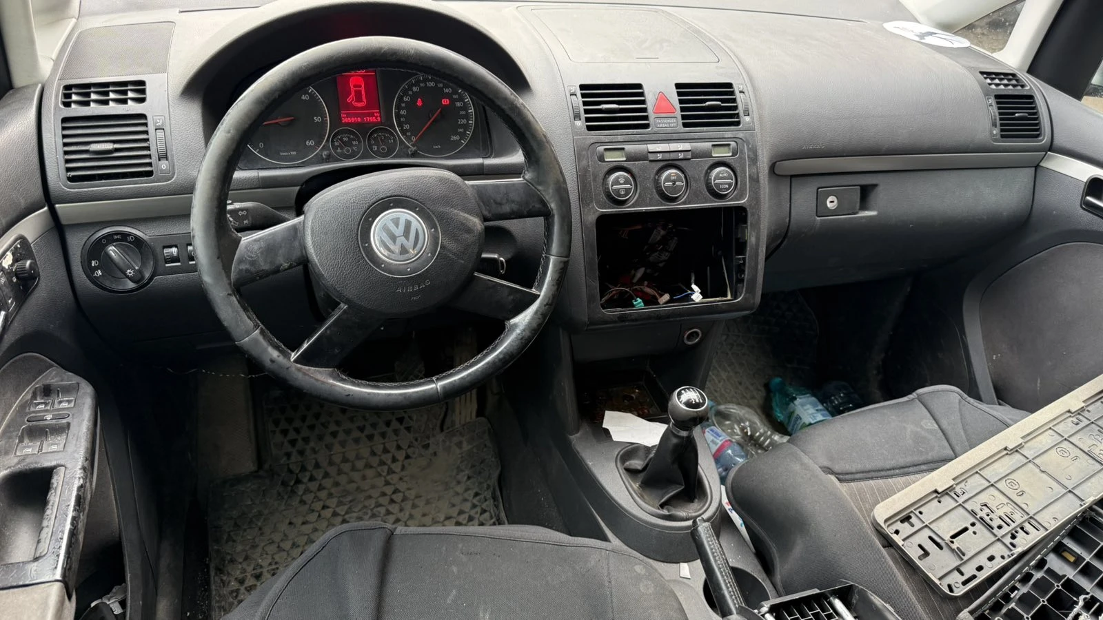 VW Touran, снимка 3 - Автомобили и джипове - 53975510