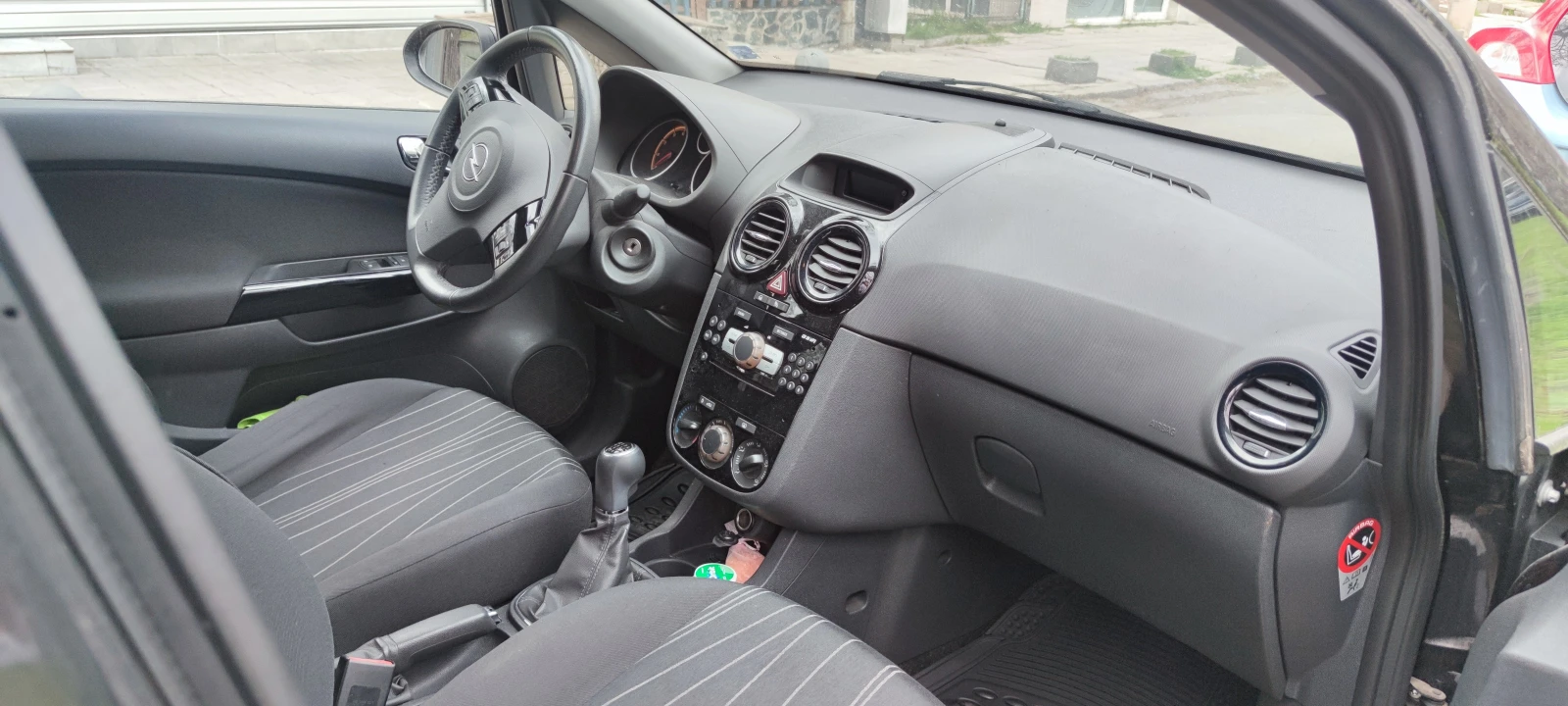 Opel Corsa, снимка 8 - Автомобили и джипове - 54175236