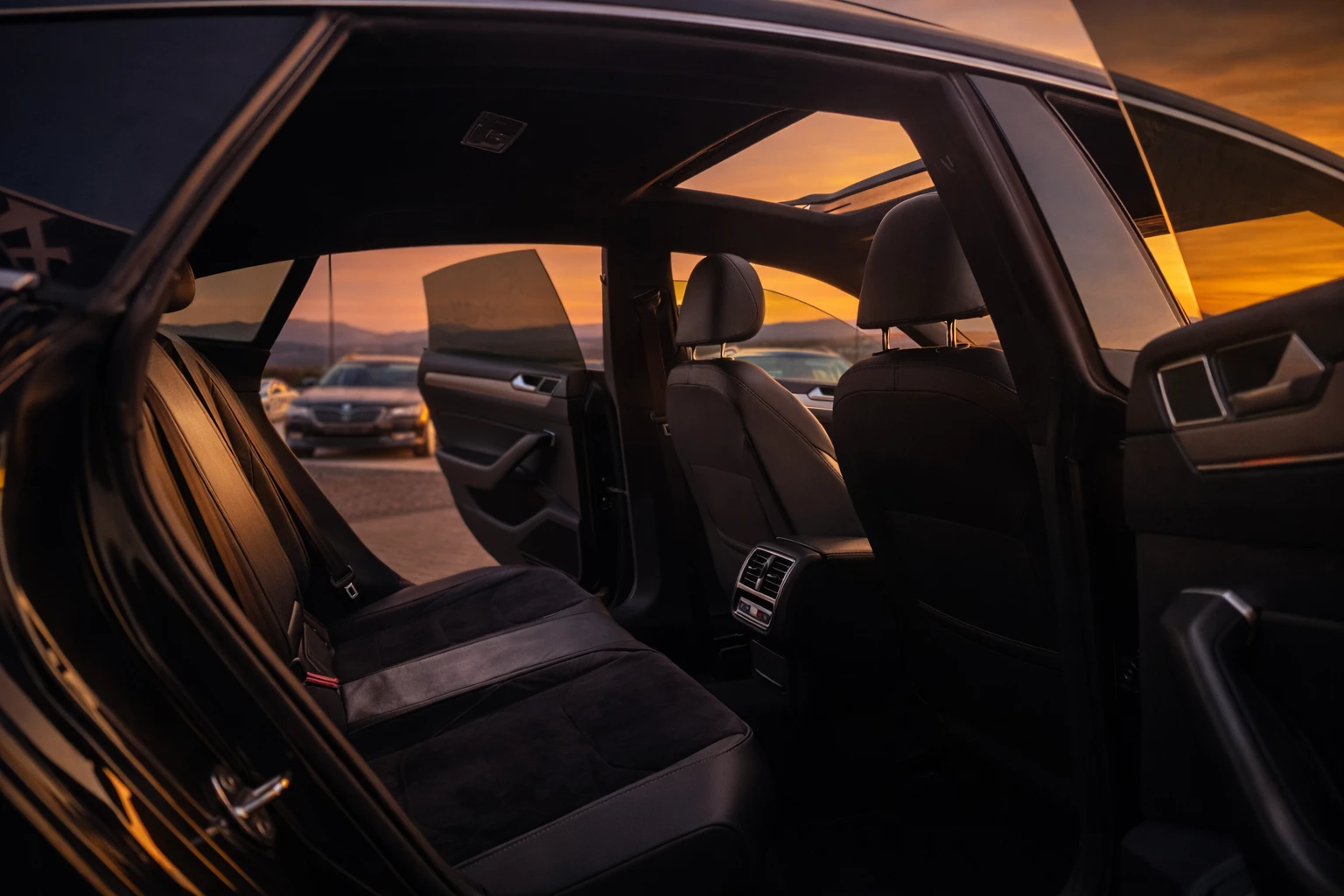 VW Arteon 2.0TDI 190ks 4 motion R line !!! Собствен лизинг !, снимка 11 - Автомобили и джипове - 54208762