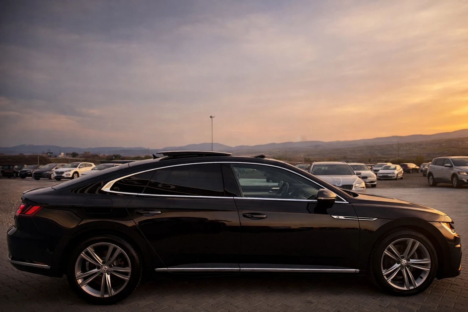 VW Arteon 2.0TDI 190ks 4 motion R line !!! Собствен лизинг !, снимка 4 - Автомобили и джипове - 54208762