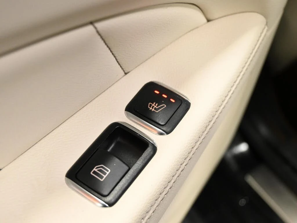 Mercedes-Benz CLS 550 4MATIC* AвтоКредит * (ЦЕНА ДО БГ), снимка 17 - Автомобили и джипове - 54543061