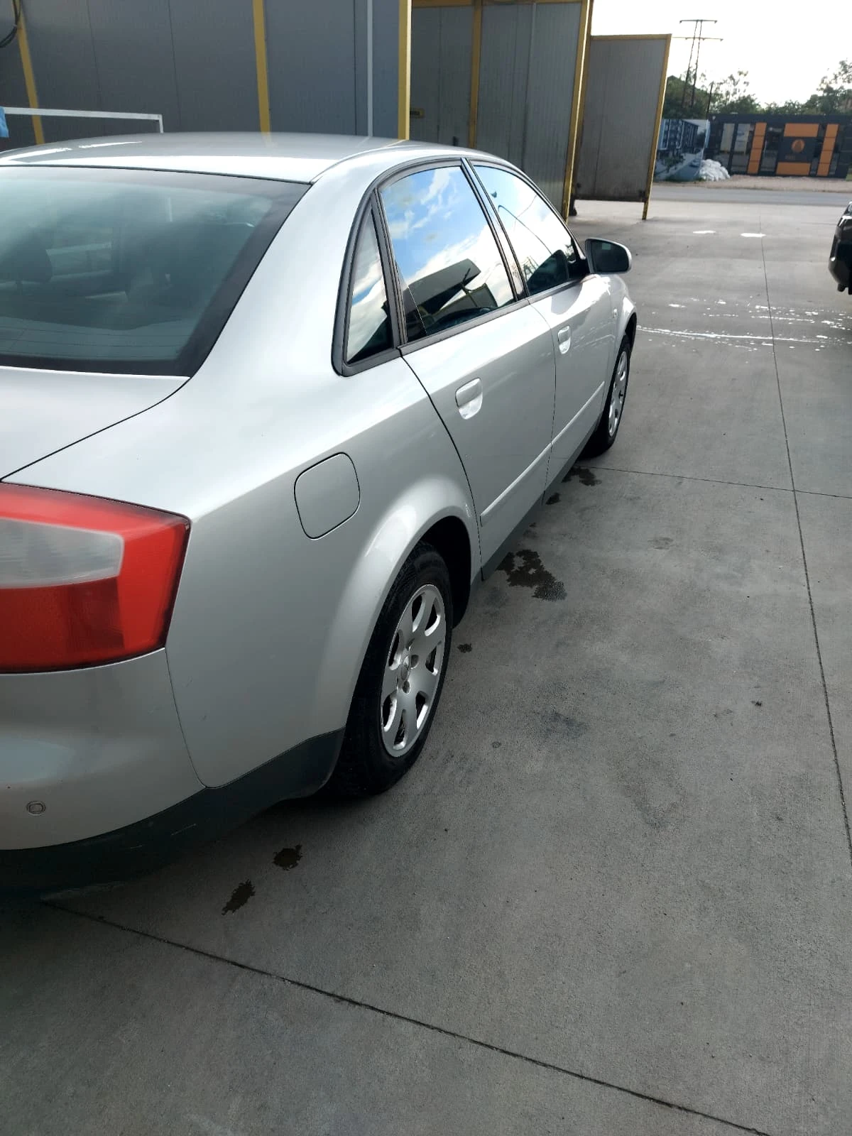 Audi A4 2.0i ГАЗ, снимка 4 - Автомобили и джипове - 54827117