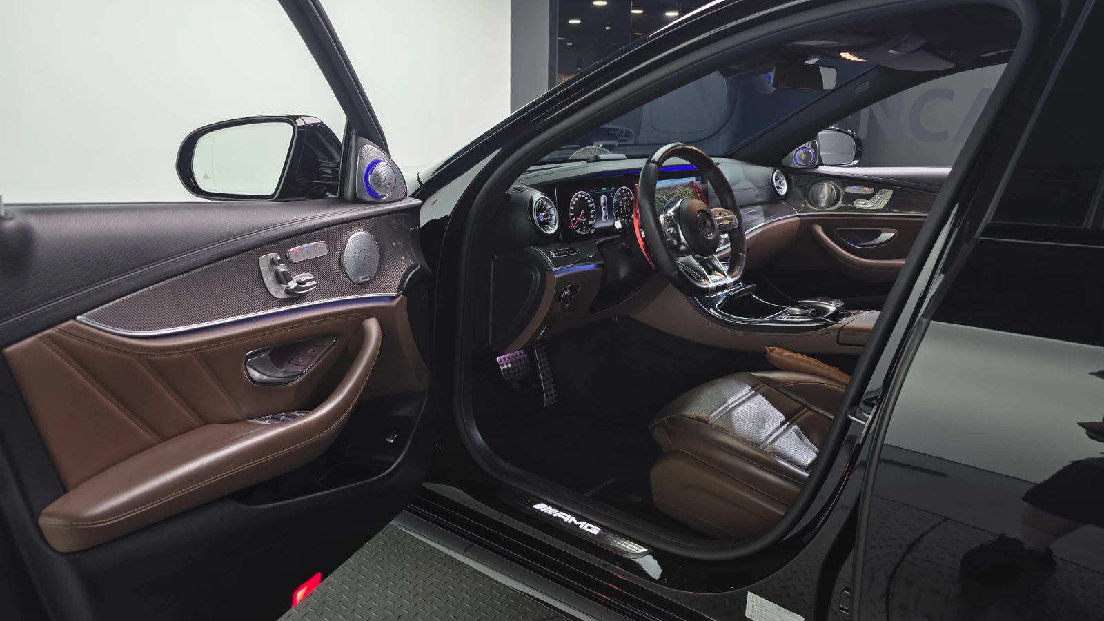 Mercedes-Benz E 53 AMG AMG 4MATIC+ , снимка 9 - Автомобили и джипове - 55542078