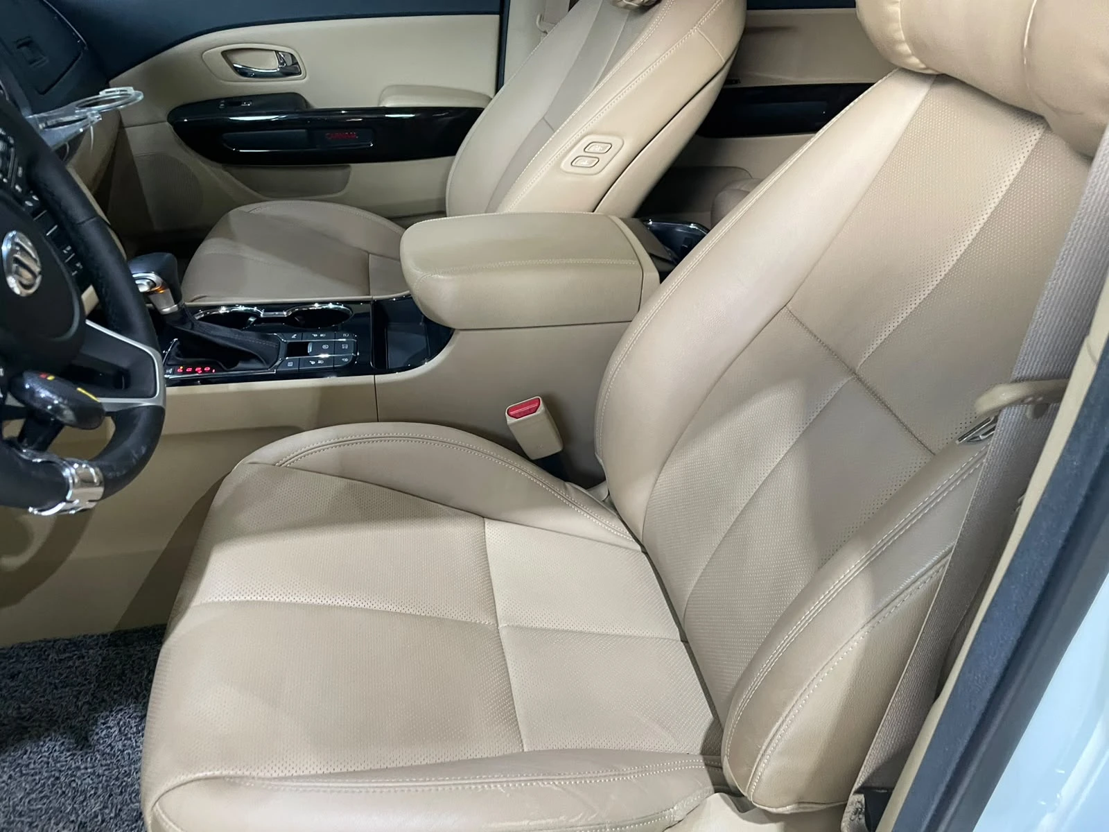 Kia Carnival 2.2D ! 8+ 1 ! Noblesse Special !, снимка 7 - Автомобили и джипове - 56210510