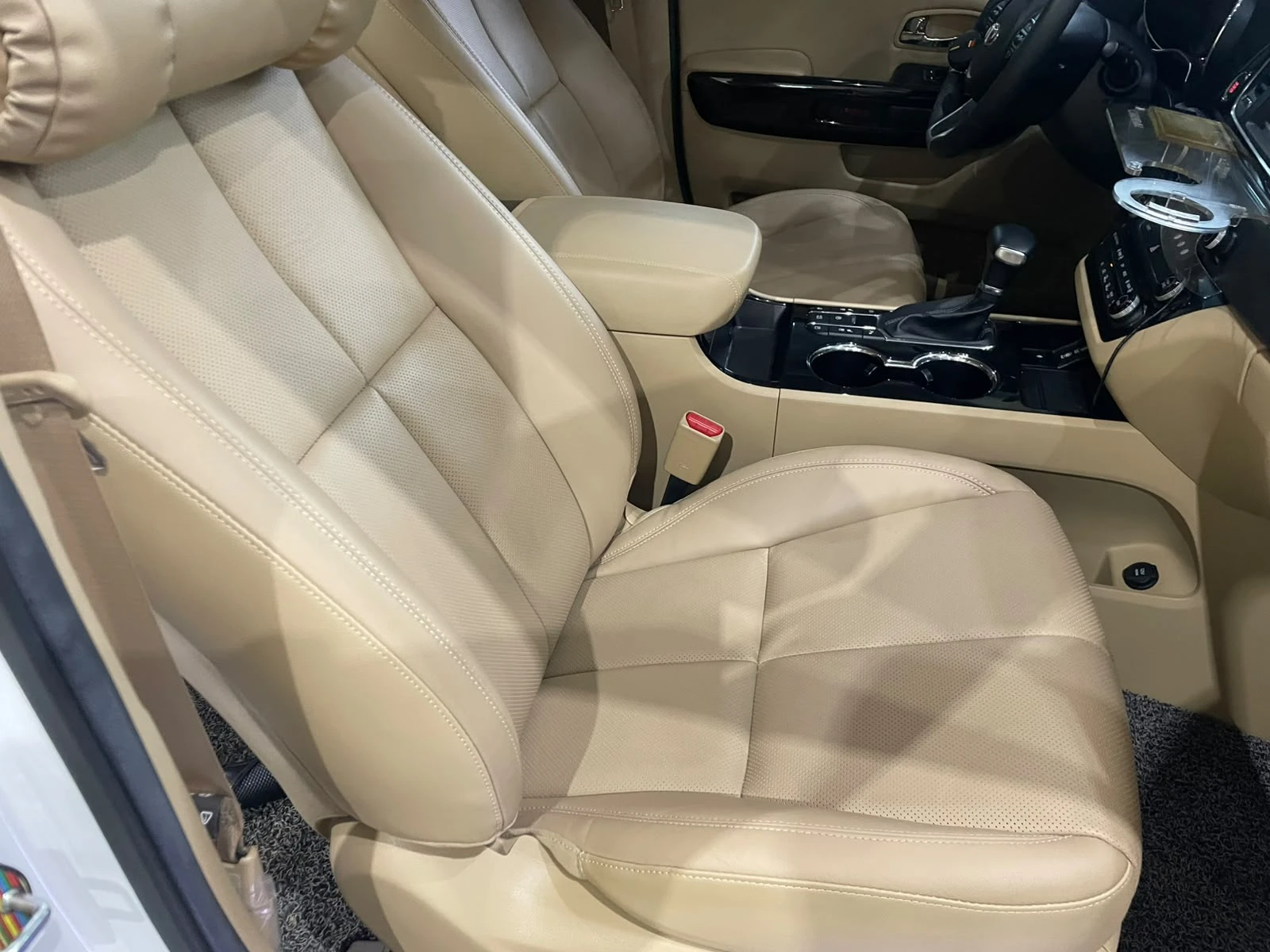 Kia Carnival 2.2D ! 8+ 1 ! Noblesse Special !, снимка 9 - Автомобили и джипове - 56210510