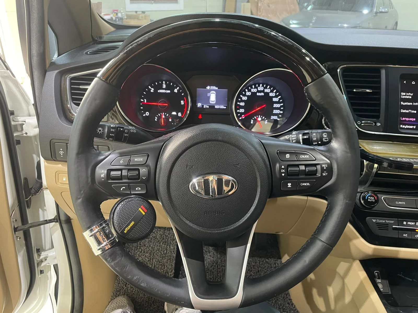 Kia Carnival 2.2D ! 8+ 1 ! Noblesse Special !, снимка 14 - Автомобили и джипове - 56210510